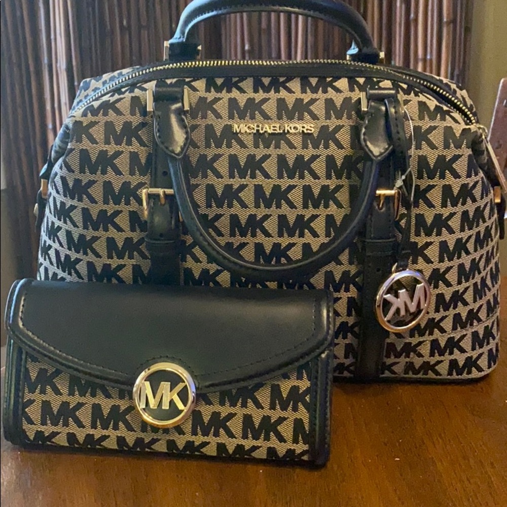 Brand new with tags Michael kors purse set